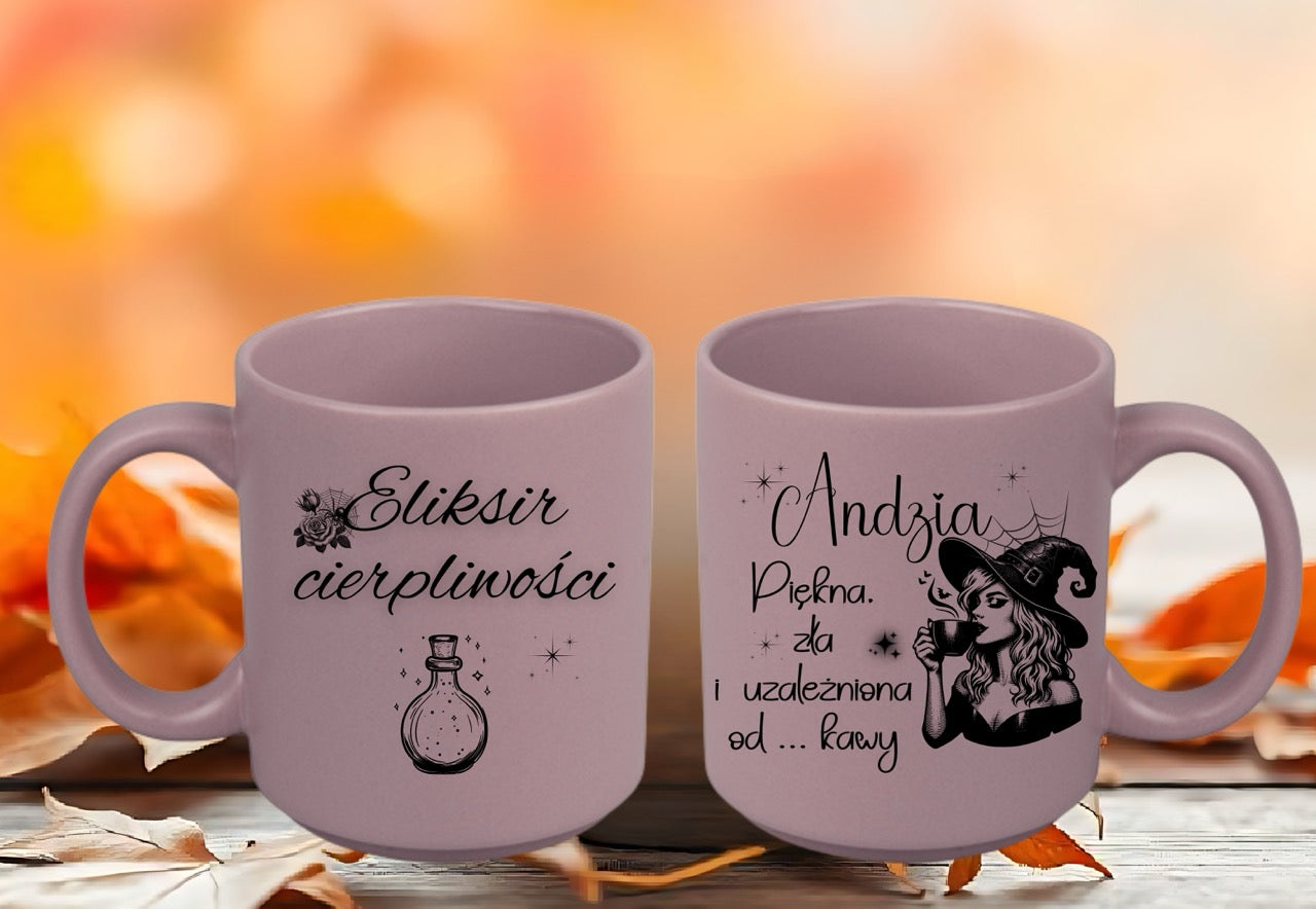 Kolorowy kubek ceramiczny z czarownicą