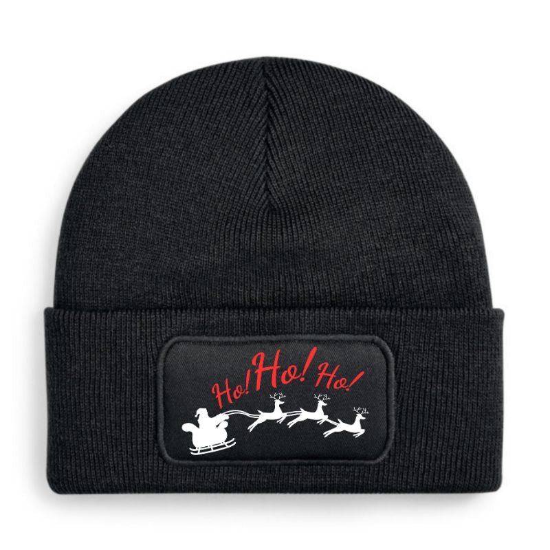 Czapka „HOHOHO” (Mikołaj w saniach z reniferami)