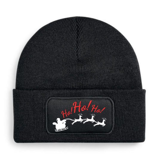 Czapka „HOHOHO” (Mikołaj w saniach z reniferami)