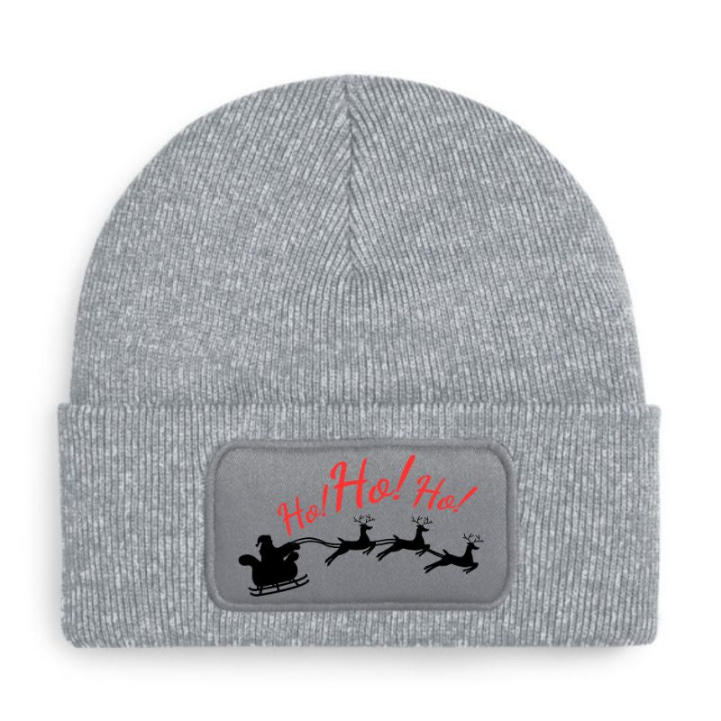 Czapka „HOHOHO” (Mikołaj w saniach z reniferami)