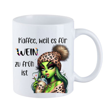 Tasse "Kaffee, weil es für Wein zu früh ist" Lady Grinch mit Halskette