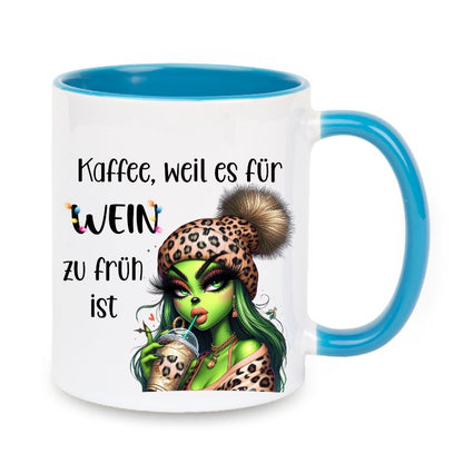 Tasse "Kaffee, weil es für Wein zu früh ist" Lady Grinch mit Halskette